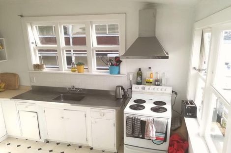 Photo of property in 10 Prince Street, Mount Victoria, Wellington, 6011