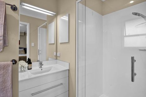 Photo of property in 14 Montana Place, Merrilands, New Plymouth, 4312