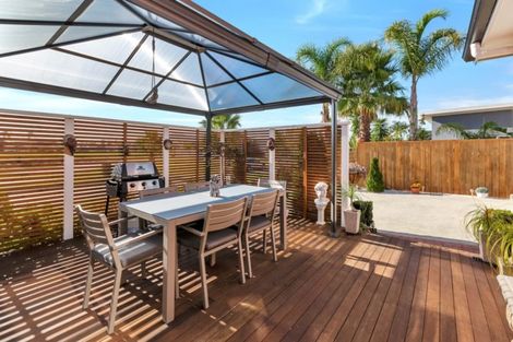 Photo of property in 2 O'farrell Drive, One Tree Point, 0118