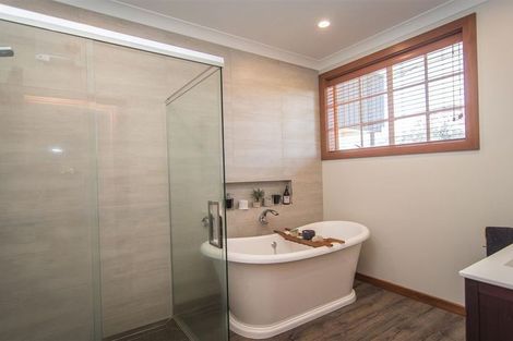 Photo of property in 72 Timaru Road, Waimate, 7924