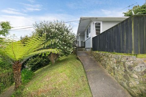 Photo of property in 165a Newlands Road, Newlands, Wellington, 6037