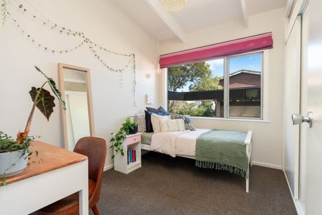 Photo of property in 15 Rangitane Street, Maupuia, Wellington, 6022