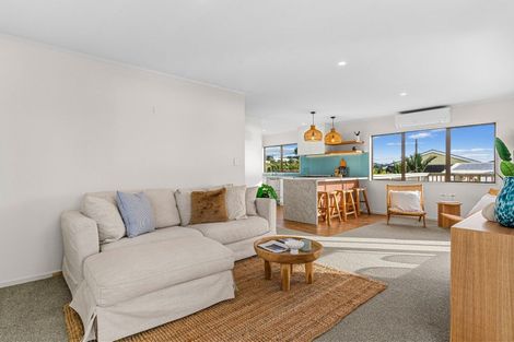 Photo of property in 43 Lincoln Street, Mangawhai Heads, Mangawhai, 0505