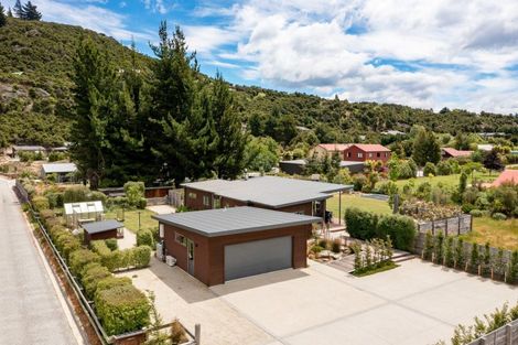 Photo of property in 4 Goldie Lane, Albert Town, Wanaka, 9305