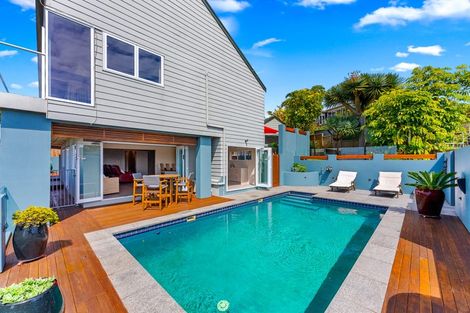 Photo of property in 7 Elizabeth Place, Mairangi Bay, Auckland, 0630