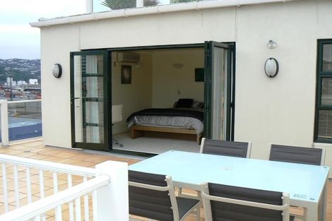 Photo of property in Endeavour Apartments, 5/125 Thorndon Quay, Pipitea, Wellington, 6011