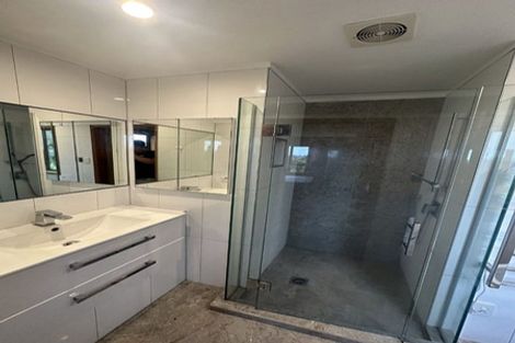 Photo of property in 118 Pupuke Road, Hillcrest, Auckland, 0627