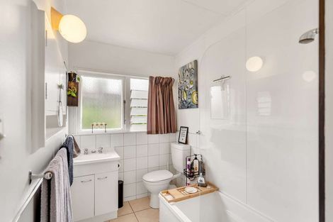 Photo of property in 243 Kenilworth Road, Mayfair, Hastings, 4122