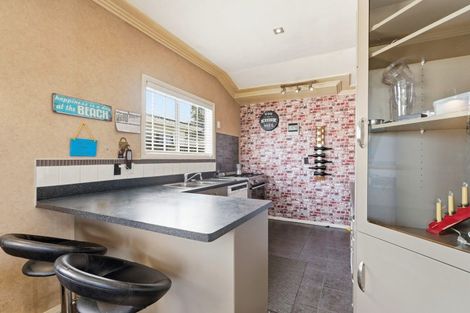 Photo of property in 10 Andresen Street, Foxton Beach, Foxton, 4815