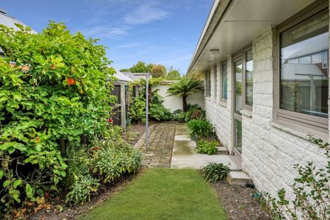 Photo of property in 2/2a Chilcombe Street, Ilam, Christchurch, 8041