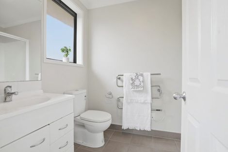 Photo of property in 8 Blossom Grove, Papamoa Beach, Papamoa, 3118