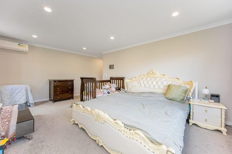 Photo of property in 1b Harrowglen Drive, Northcross, Auckland, 0632