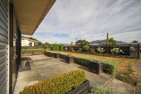 Photo of property in 22 Hampden Street, Murchison, 7007