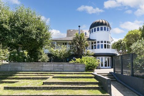 Photo of property in 8 Robieson Lane, Roseneath, Wellington, 6011