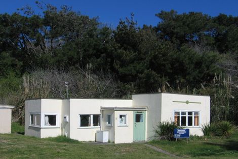 Photo of property in 18 Barber Street, Foxton Beach, Foxton, 4815