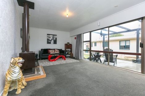 Photo of property in 8 Sarten Street, Waitara, 4320