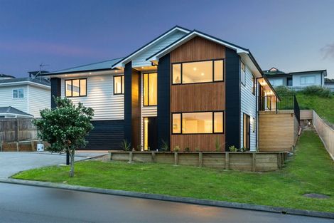 Photo of property in 8 Canary Way, Whitby, Porirua, 5024