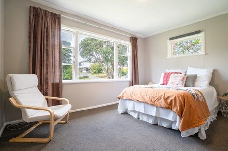 Photo of property in 60 The Drive, Tawa, Wellington, 5028