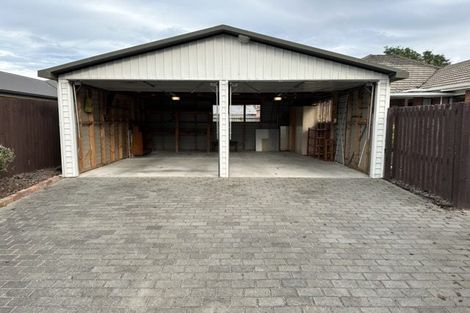 Photo of property in 32 Avonhead Road, Avonhead, Christchurch, 8042