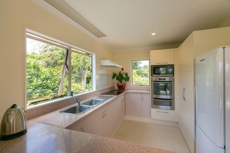 Photo of property in 12 Sequoia Grove, Merrilands, New Plymouth, 4312