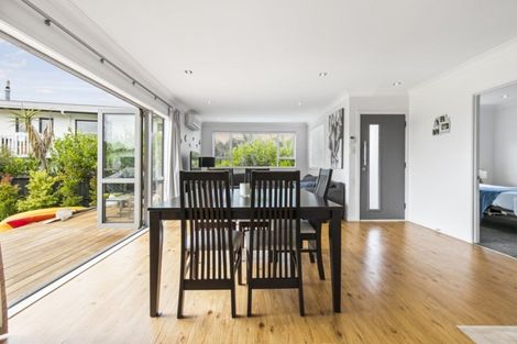 Photo of property in 52 Shakespear Road, Army Bay, Whangaparaoa, 0930
