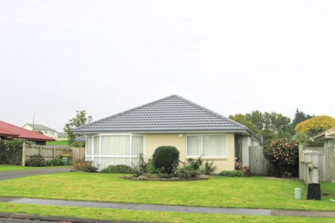 Photo of property in 8 Headcorn Place, Botany Downs, Auckland, 2010