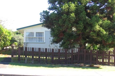 Photo of property in 4 Martin Place, Kelston, Auckland, 0602