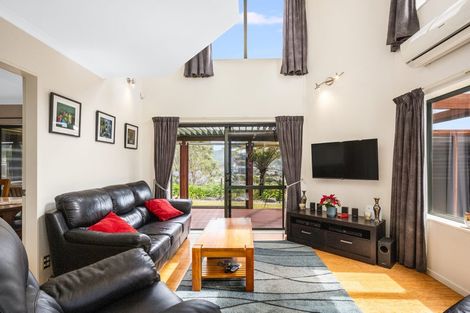 Photo of property in 138 Woodman Drive, Tawa, Wellington, 5028