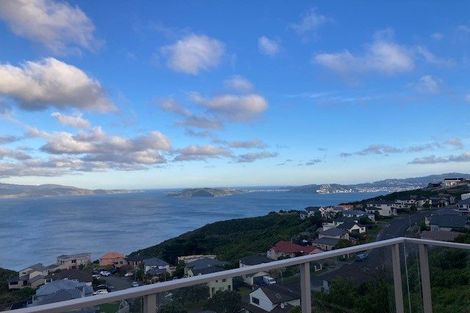 Photo of property in 6b Sunhaven Drive, Newlands, Wellington, 6037