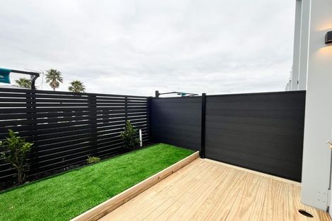 Photo of property in 16/9 Aeroview Drive, Beach Haven, Auckland, 0626