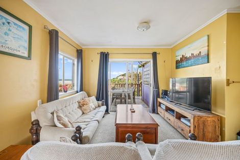 Photo of property in 63 Sea View Road, Baylys Beach, 0377