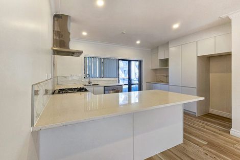 Photo of property in 1/177 Hurstmere Road, Takapuna, Auckland, 0622