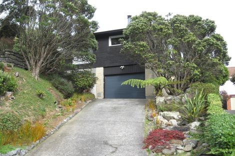 Photo of property in 30 Glanmire Road, Newlands, Wellington, 6037