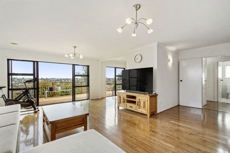 Photo of property in 1/14 Ridge Road, Waiake, Auckland, 0630