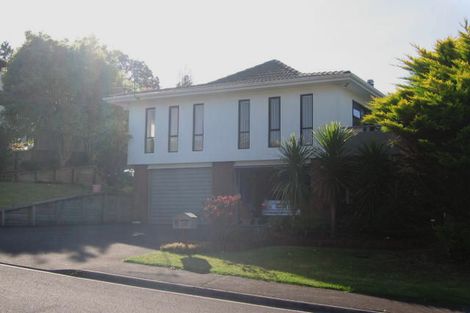 Photo of property in 33 Greenvalley Rise, Glenfield, Auckland, 0629