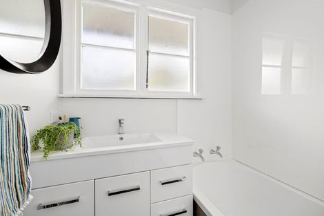 Photo of property in 15 Vancouver Crescent, Wainoni, Christchurch, 8061