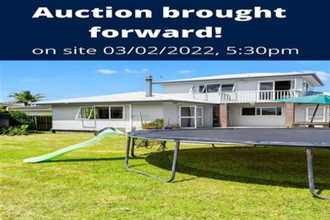 Photo of property in 8 Darcy Place, Massey, Auckland, 0614