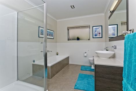 Photo of property in 11 Fendalton Place, Hatfields Beach, Orewa, 0931