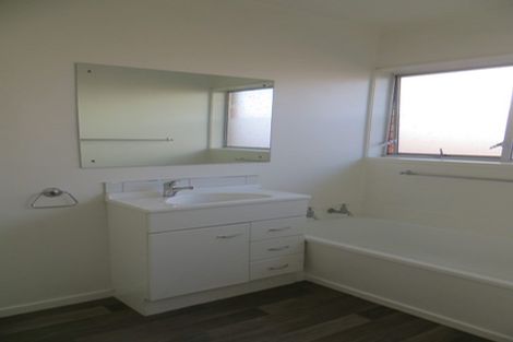 Photo of property in 2/17 Captain Scott Road, Glen Eden, Auckland, 0602