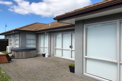 Photo of property in 35 Stranraer Crescent, Wattle Downs, Auckland, 2103