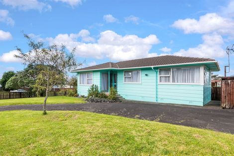 Photo of property in 17 Harmel Road, Glendene, Auckland, 0602