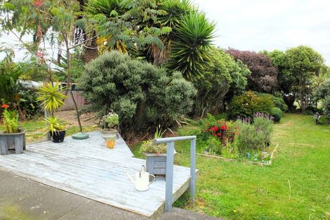 Photo of property in 13 Beach Street, Tangimoana, 4822