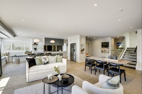 Photo of property in 71 Oak Road, Poraiti, Napier, 4112