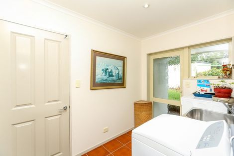 Photo of property in 1 Orlando Close, Frankleigh Park, New Plymouth, 4310
