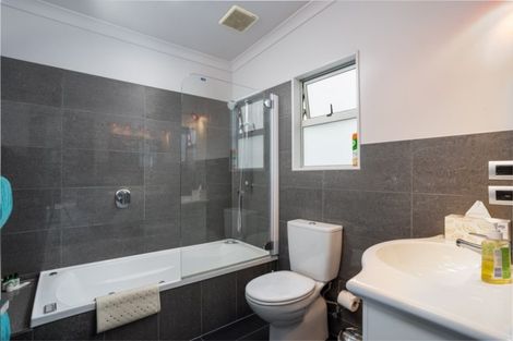 Photo of property in 24 Cologne Street, Martinborough, 5711