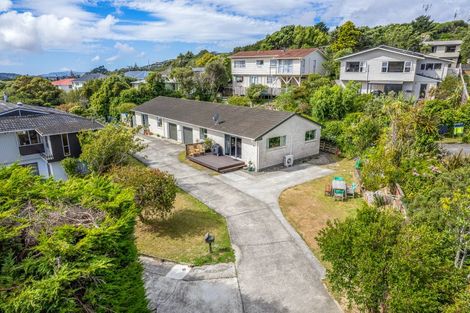 Photo of property in 8a Florio Terrace, Tawa, Wellington, 5028