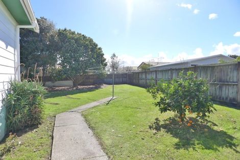 Photo of property in 14 Ewbank Place, Manurewa, Auckland, 2102