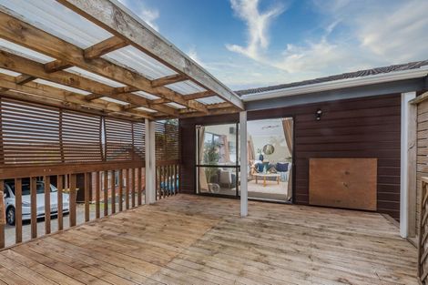 Photo of property in 2/109 Don Buck Road, Massey, Auckland, 0614