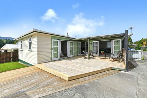 Photo of property in 8 Aniseed Grove, Timberlea, Upper Hutt, 5018