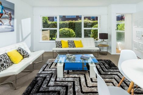 Photo of property in 2/765 Beach Road, Browns Bay, Auckland, 0630